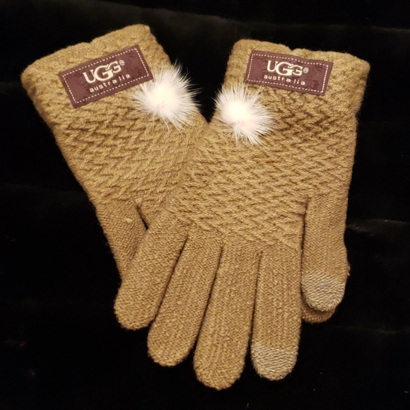 UGG Accessories - UGG GLOVES NEW